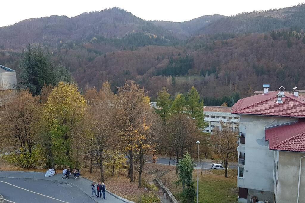 Слънчев Апартамент С Прекрасна Гледка, Паркинг. Apartment Smolyan Exterior photo